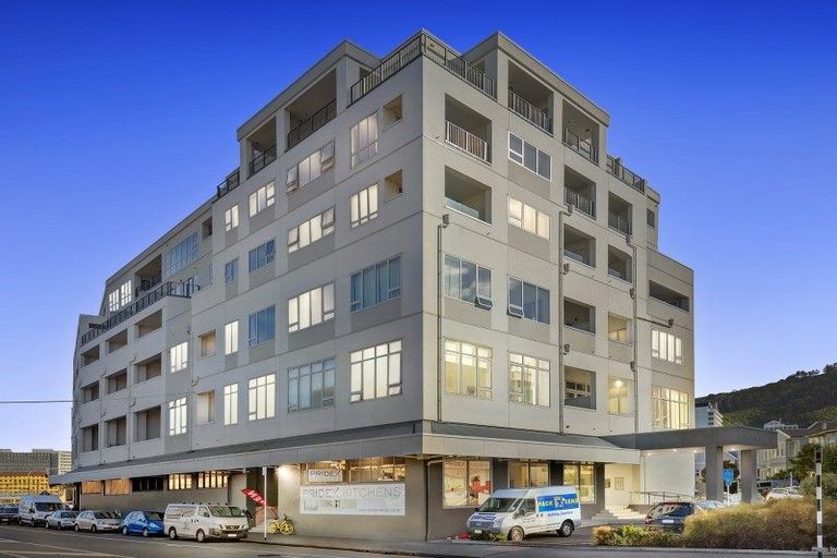 Photo of property in Stadium Garden Flats, 316/107 Thorndon Quay, Pipitea, Wellington, 6011