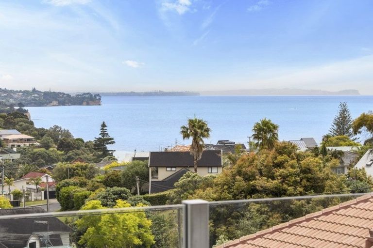 Photo of property in 2/13 Garadice Road, Rothesay Bay, Auckland, 0630