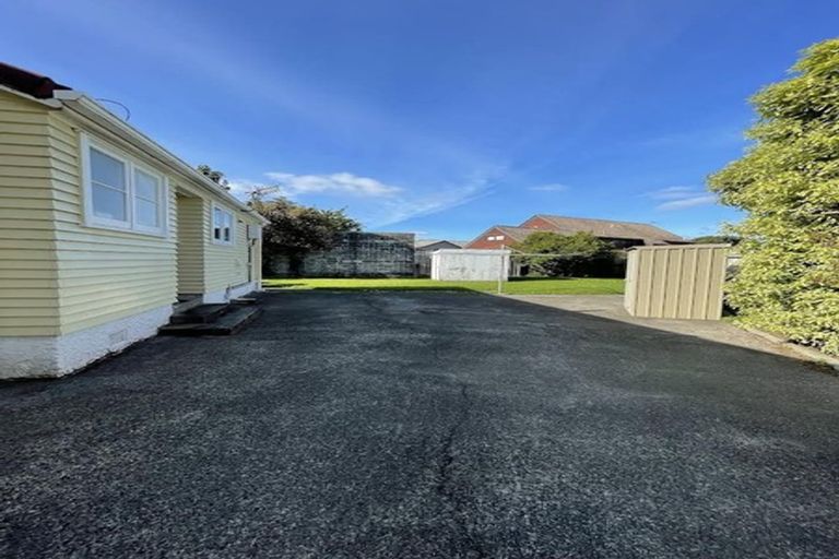 Photo of property in 6 Hobbs Grove, Epuni, Lower Hutt, 5011