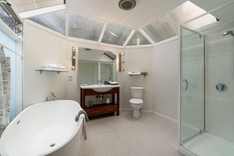 Photo of property in 18 Easter Parade, Glen Eden, Auckland, 0602