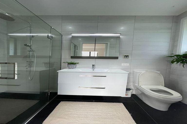 Photo of property in 8 Bellamont Street, Kumeu, 0810