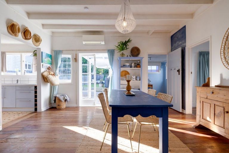 Photo of property in 8 Coote Road, Bluff Hill, Napier, 4110