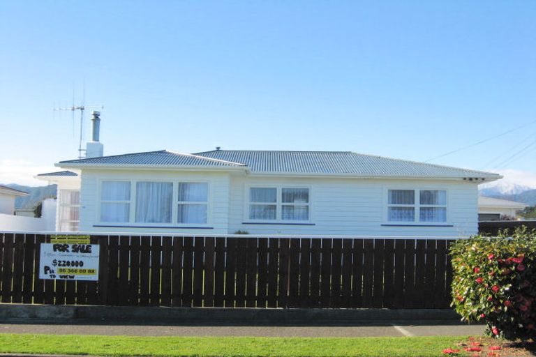 Photo of property in 16 Cobham Street, Levin, 5510