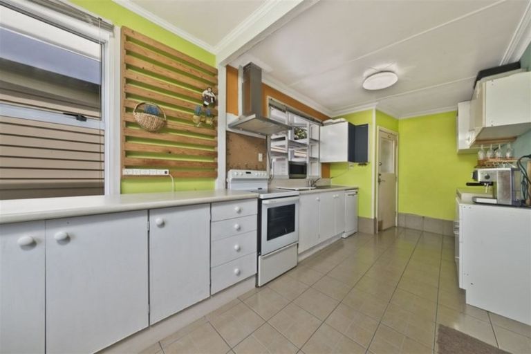 Photo of property in 25 Lambeth Crescent, Northcote, Christchurch, 8052