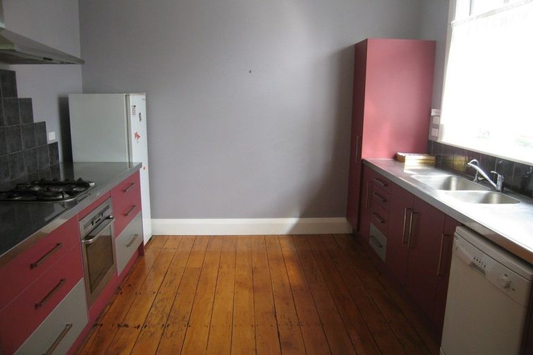 Photo of property in 20 Oxford Street, Hokowhitu, Palmerston North, 4410