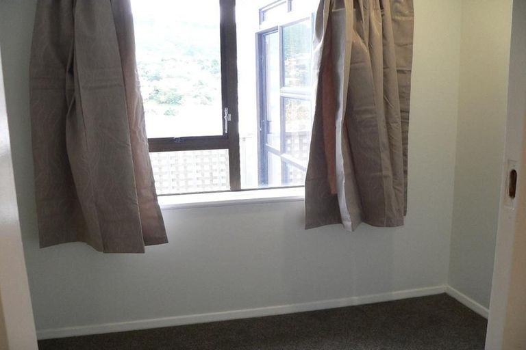 Photo of property in 24 Taylor Terrace, Tawa, Wellington, 5028