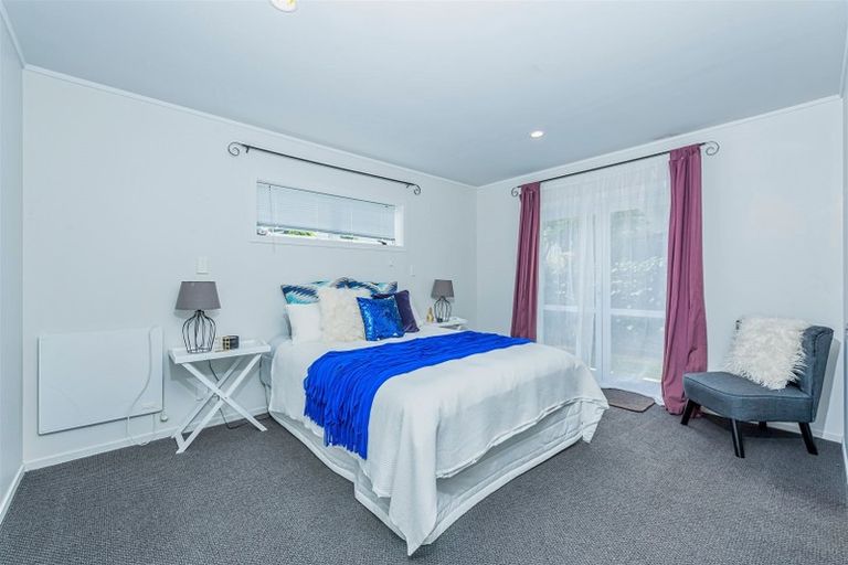 Photo of property in 123a Hobsonville Road, West Harbour, Auckland, 0618