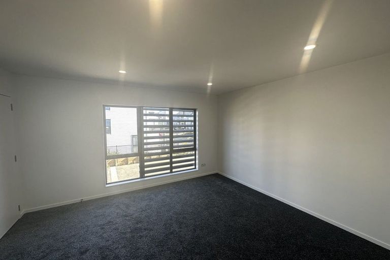 Photo of property in 23 Dotterel Place, Westgate, Auckland, 0614