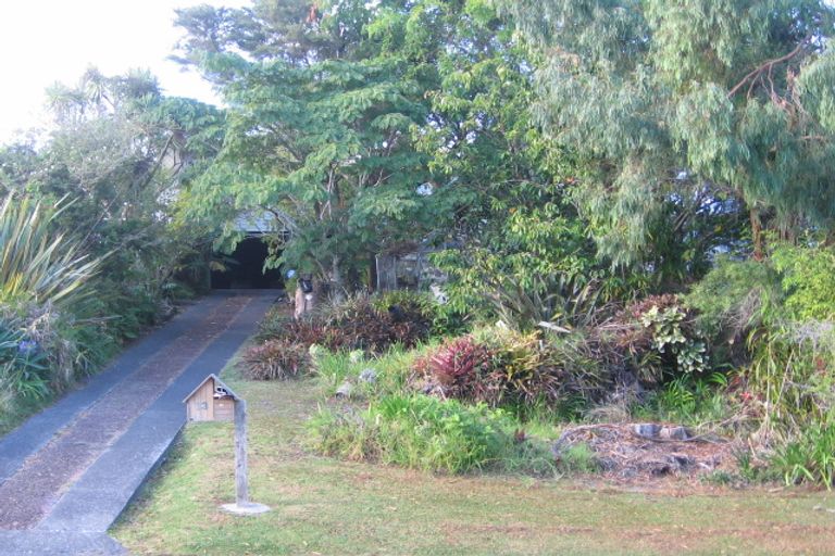 Photo of property in 13 Shanaway Rise, Hillcrest, Auckland, 0627