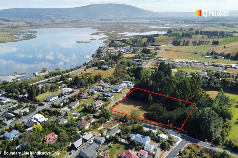 Photo of property in 10 Gull Street, Waihola, Milton, 9073