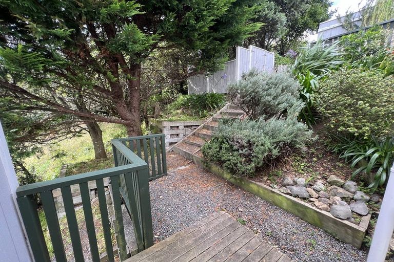Photo of property in 20 Bay Lair Grove, Island Bay, Wellington, 6023