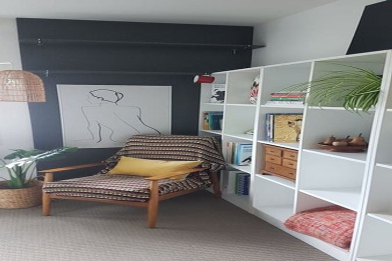 Photo of property in 15 Pukatea Street, Eastbourne, Lower Hutt, 5013