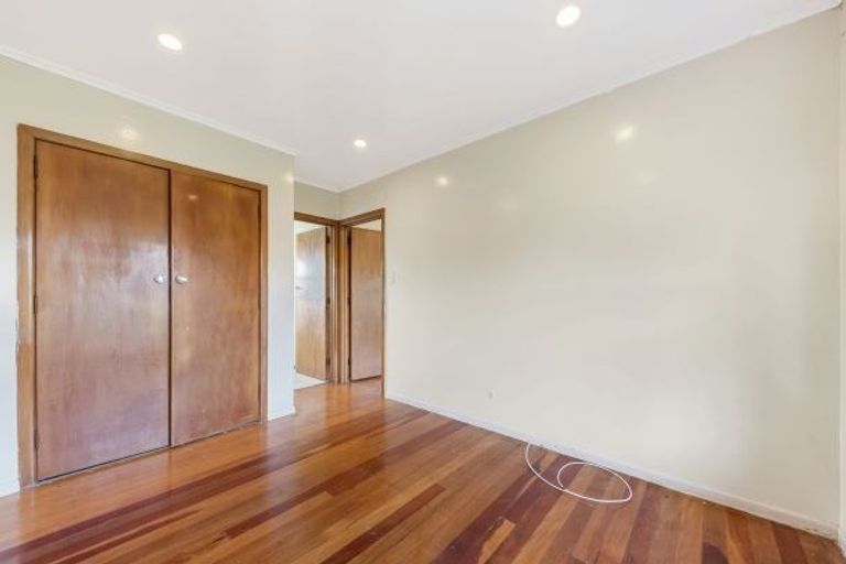 Photo of property in 2/43 Tramway Road, Beach Haven, Auckland, 0626