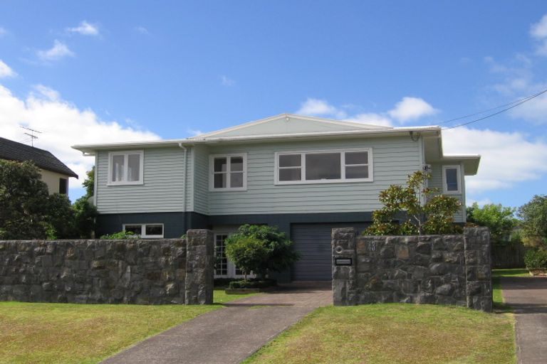 Photo of property in 43 Seaview Road, Castor Bay, Auckland, 0620