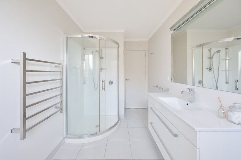 Photo of property in 66 Orotu Drive, Poraiti, Napier, 4112