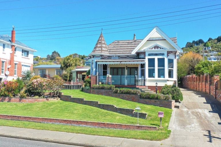 Photo of property in 160 Marine Parade, Bluff, 9814