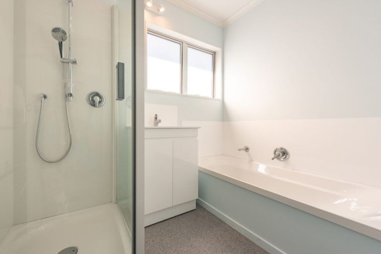 Photo of property in 28 Woolwich Close, Whitby, Porirua, 5024