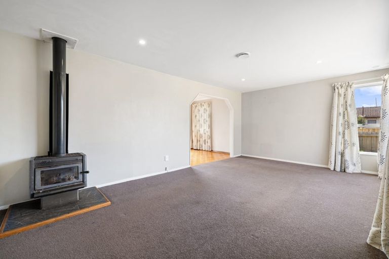 Photo of property in 27 Denniston Crescent, Redwood, Christchurch, 8051