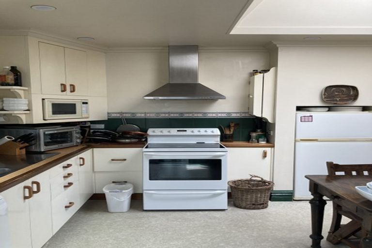 Photo of property in 28 Apuka Street, Brooklyn, Wellington, 6021