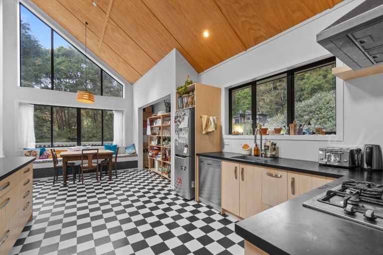 Photo of property in 140 Shaw Road, Oratia, Auckland, 0604