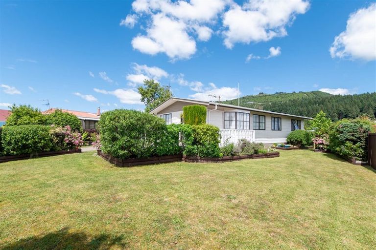 Photo of property in 14 Chapman Place, Fairy Springs, Rotorua, 3015