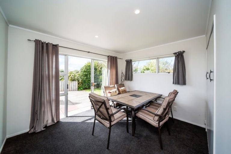 Photo of property in 5 Montana Place, Merrilands, New Plymouth, 4312