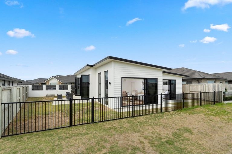 Photo of property in 19 Harding Drive, Papamoa Beach, Papamoa, 3118
