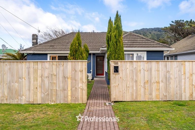 Photo of property in 98 Wood Street, Wainuiomata, Lower Hutt, 5014