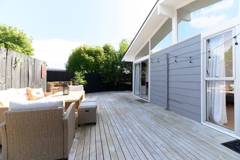 Photo of property in 17 Morriggia Place, Bayview, Auckland, 0629