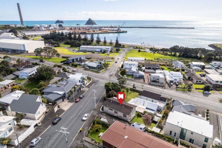 Photo of property in 21 Bayly Road, Moturoa, New Plymouth, 4310