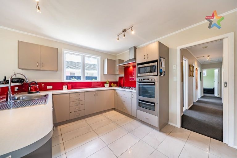 Photo of property in 28a Whites Line West, Woburn, Lower Hutt, 5010