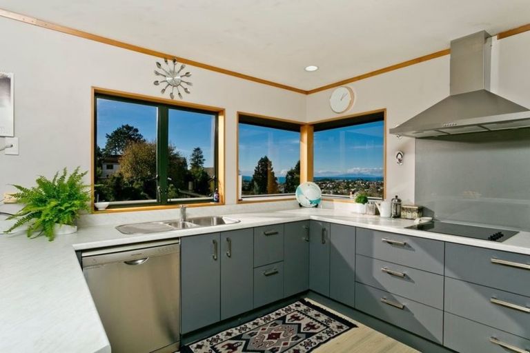 Photo of property in 2/112 Arran Road, Browns Bay, Auckland, 0630