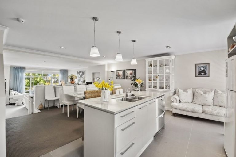 Photo of property in 7 Kensington Drive, Orewa, 0931