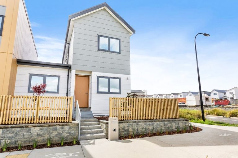 Photo of property in 35 Otuwairoa Esplanade, Opaheke, 2113