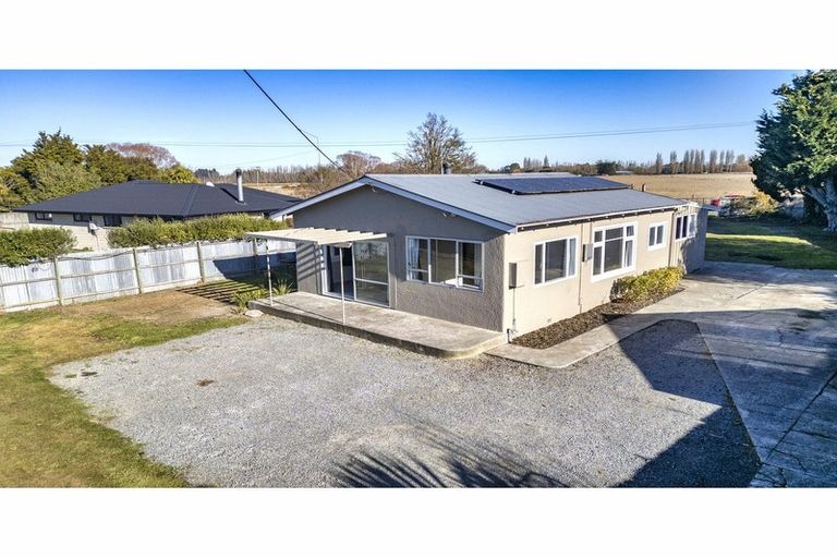 Photo of property in 5 Main North Road, Woodend, 7610