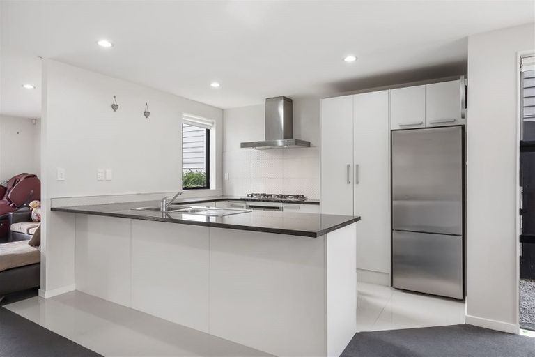 Photo of property in 9 Popokatea Drive, Takanini, 2112