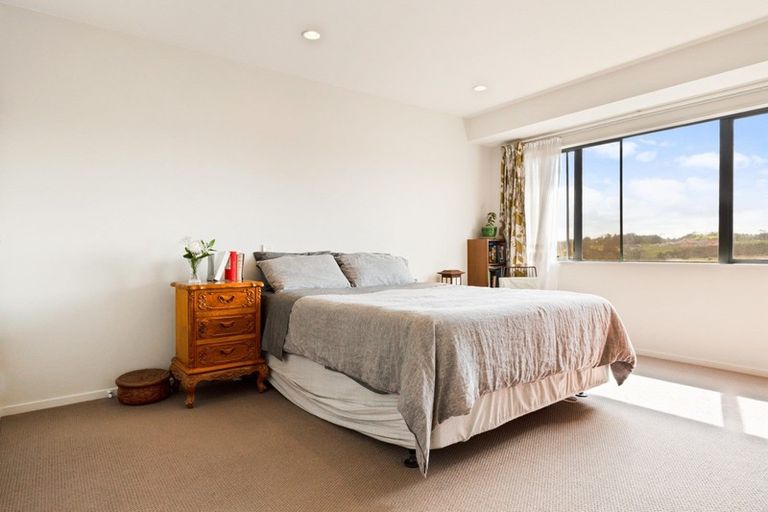 Photo of property in 17/22 Northcross Drive, Oteha, Auckland, 0632