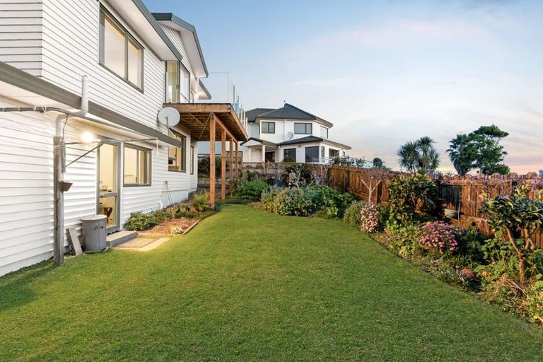 Photo of property in 1a Lobelia Rise, Goodwood Heights, Auckland, 2105