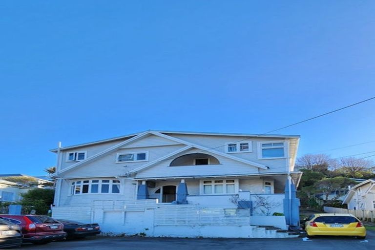 Photo of property in 82b Queens Drive, Lyall Bay, Wellington, 6022