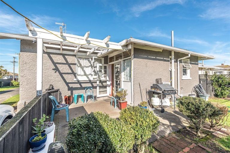 Photo of property in 14 Duigan Street, Gonville, Whanganui, 4501