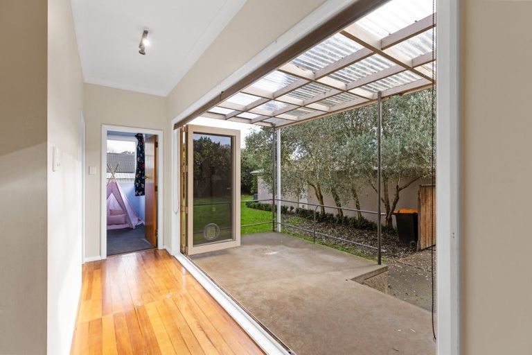 Photo of property in 16 Ihle Street, Terrace End, Palmerston North, 4410