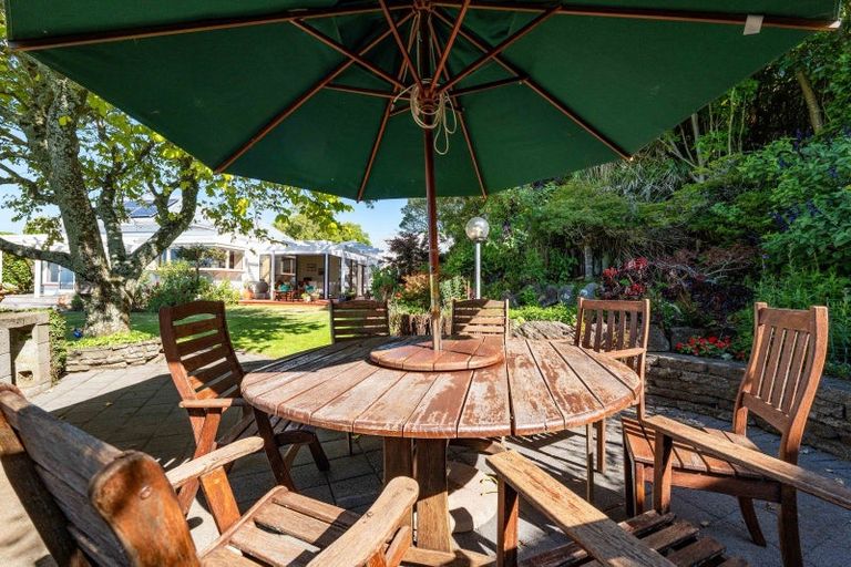 Photo of property in 568 South Road, Omata, New Plymouth, 4374