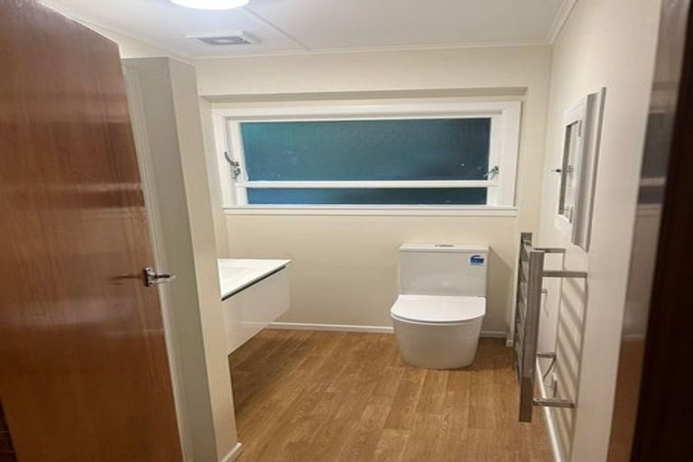 Photo of property in 23 Huntingdon Street, Northland, Wellington, 6012