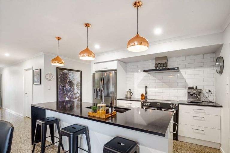 Photo of property in 20 Eric Farley Drive, Kumeu, 0810