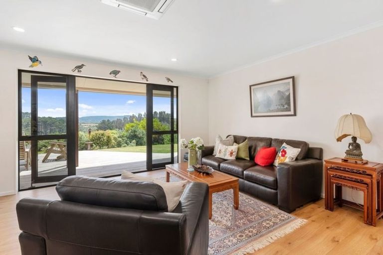 Photo of property in 119 Vaughans Road, Okura, Albany, 0792