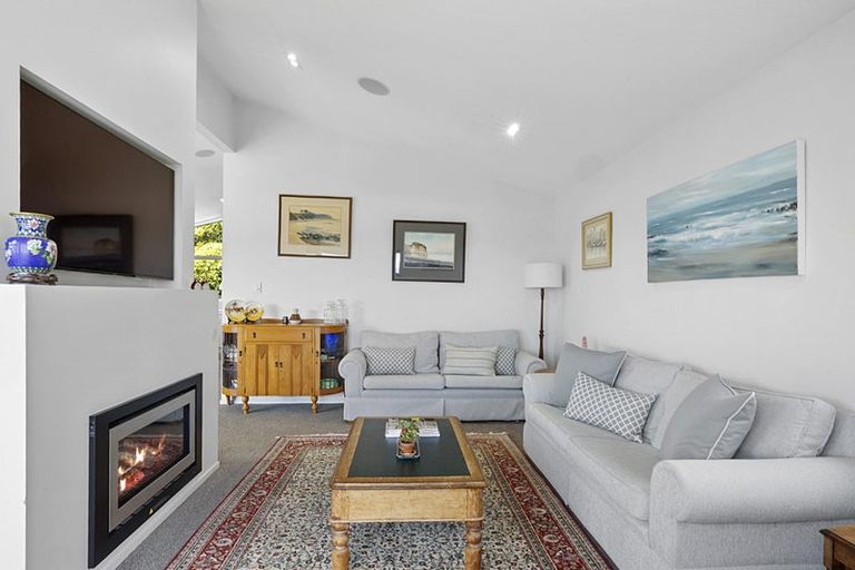 Photo of property in 11a Lismore Street, Strandon, New Plymouth, 4312