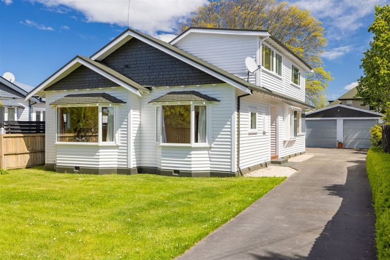 Photo of property in 17 Searells Road, Strowan, Christchurch, 8052