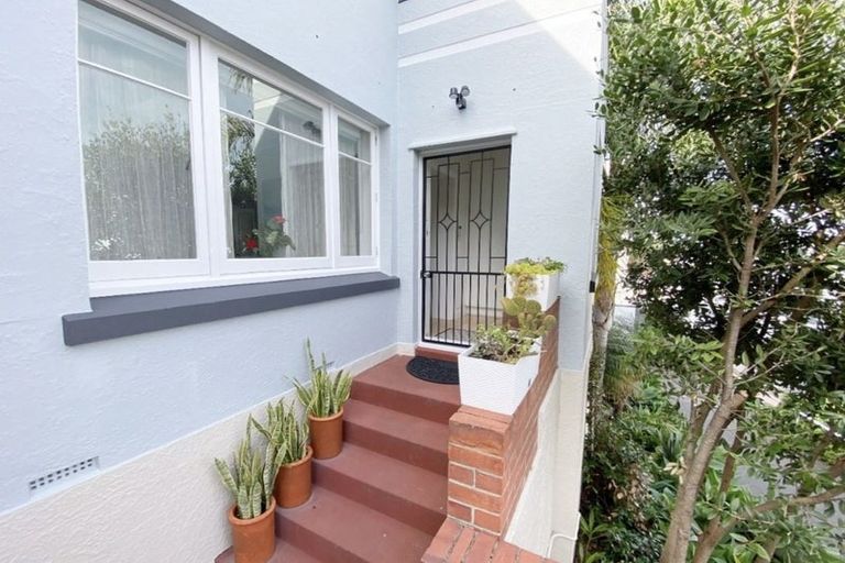 Photo of property in 4/64 Victoria Road, Devonport, Auckland, 0624