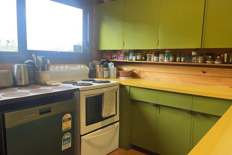Photo of property in 25 Matuhi Street, Tirohanga, Lower Hutt, 5010