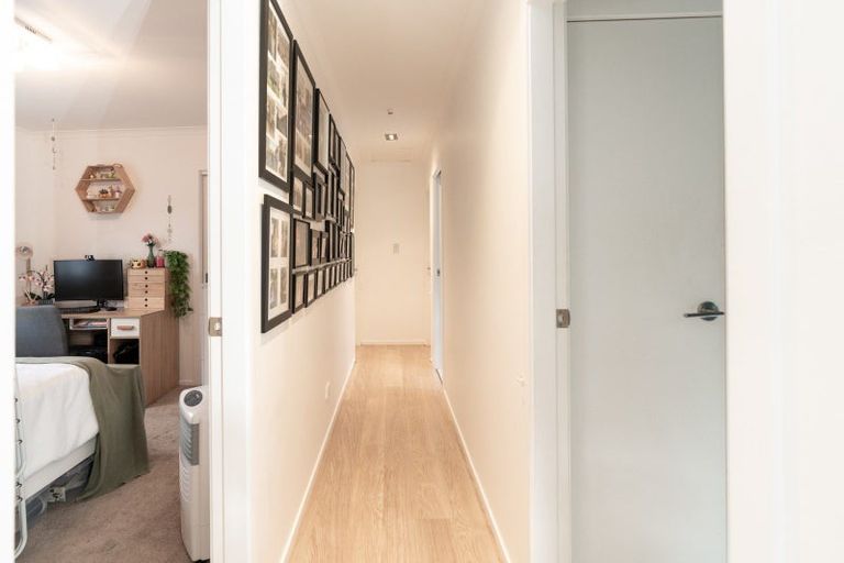 Photo of property in 96a Larsen Crescent, Tawa, Wellington, 5028